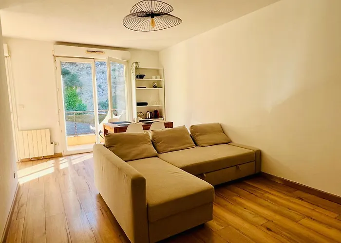 Magnificent Renovated Apartment, 2 Rooms Of 45 M2, Close Tothe Sea, Top Floor, Terrace