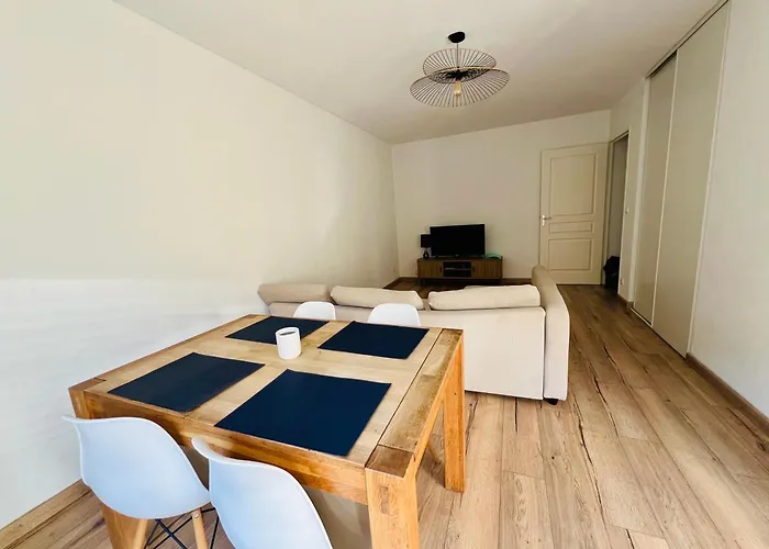 Magnificent Renovated Apartment, 2 Rooms Of 45 M2, Close Tothe Sea, Top Floor, Terrace