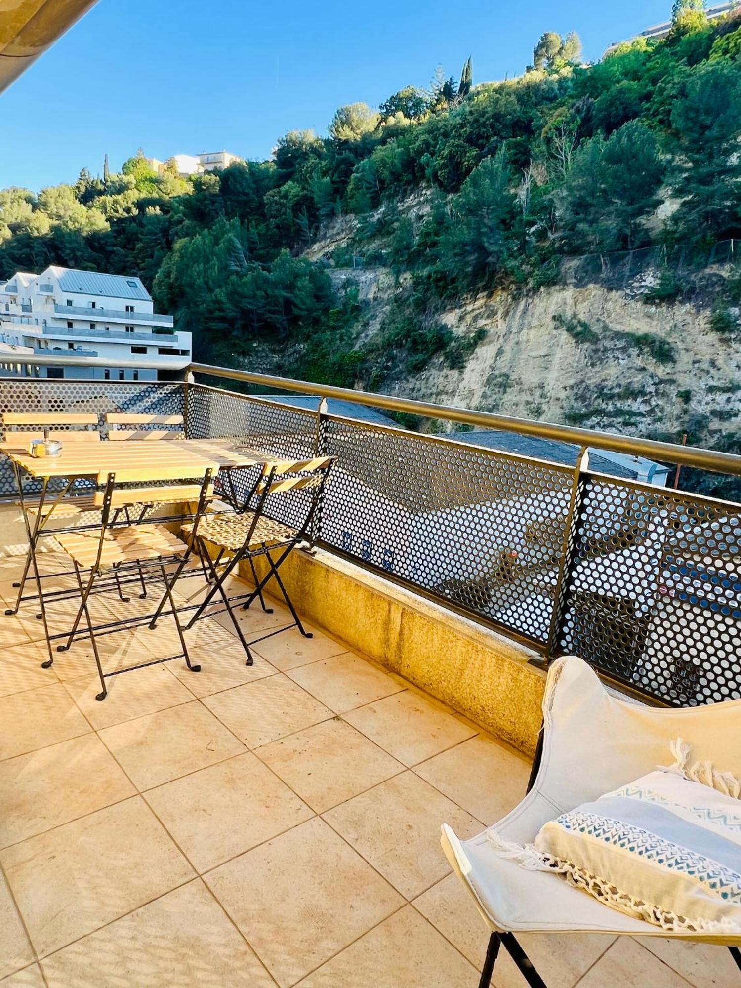 Magnificent Renovated Apartment, 2 Of 45 M2, Close Tothe Sea, Floor, Terrace Nizza